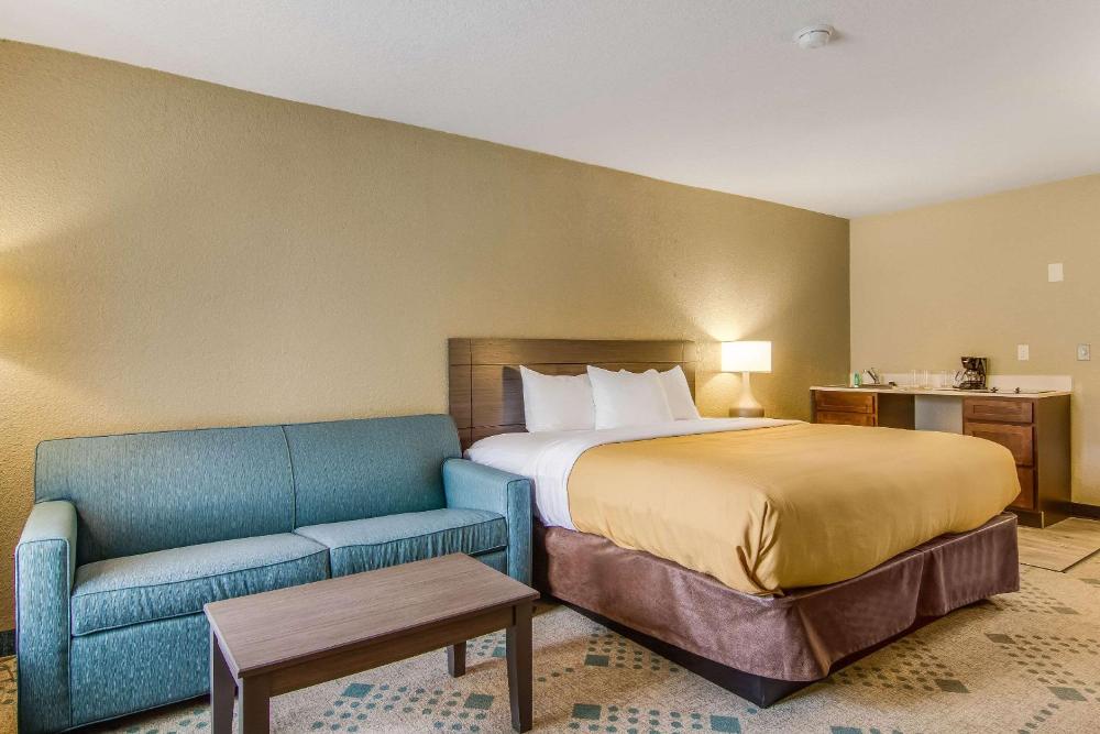 King Suite with Sofa Bed - Non-Smoking interior